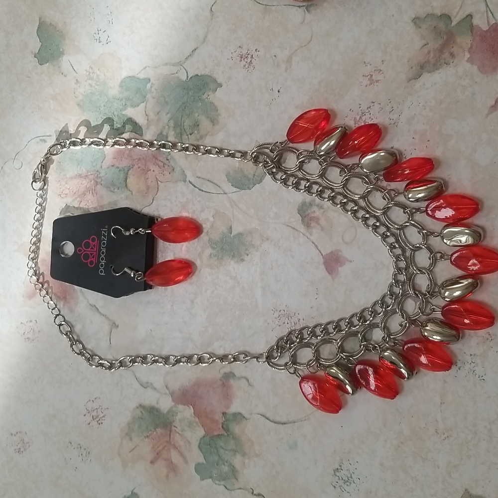 PAPARAZZI Bling Necklace with Matching Earrings